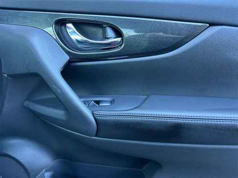 Used 2015 Nissan Rogue SL image 19