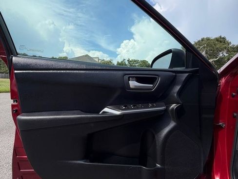 Used 2017 Toyota Camry LE FWD image 9