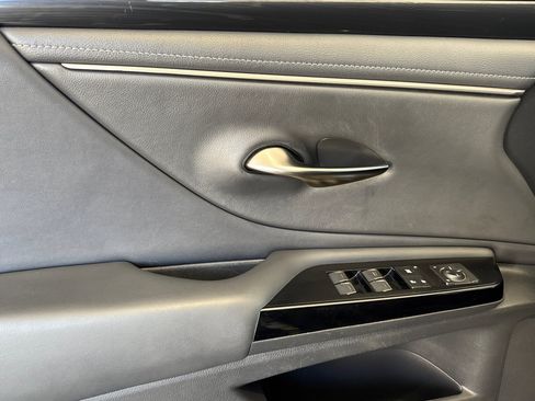 Used 2024 Lexus ES 350 w/ Accessory Package (Z1) FWD image 12
