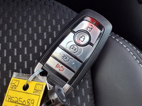 New 2025 Ford Escape SE image 11