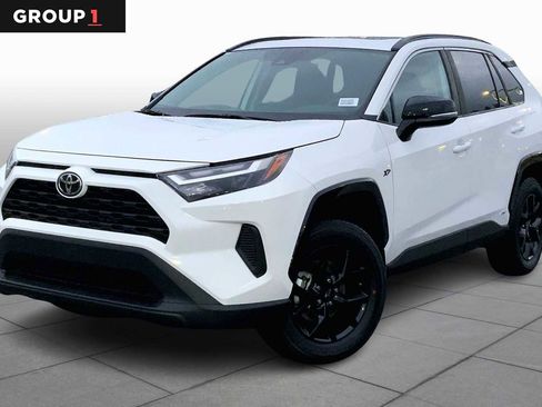 Used 2025 Toyota RAV4 XLE image 1