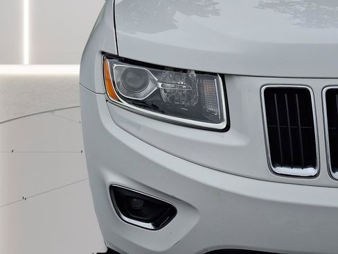 Used 2015 Jeep Grand Cherokee Limited AWD/4WD image 16