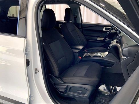 Used 2022 Ford Explorer XLT image 6