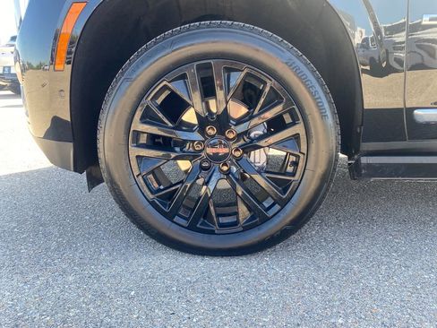 Used 2025 GMC Yukon Denali w/ Sun & Power Step Package image 29