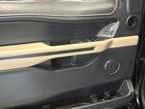 Used 2024 Ford Expedition XLT image 30