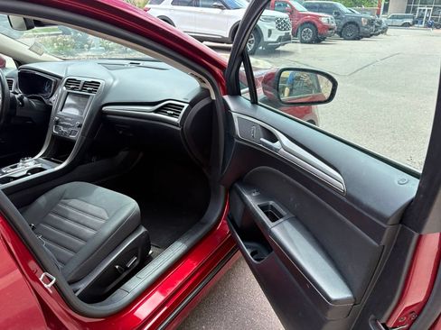 Certified 2019 Ford Fusion SE FWD image 30