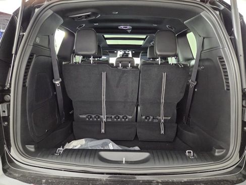 New 2026 Chrysler Pacifica Limited w/ Uconnect Theater Family Group FWD image 29