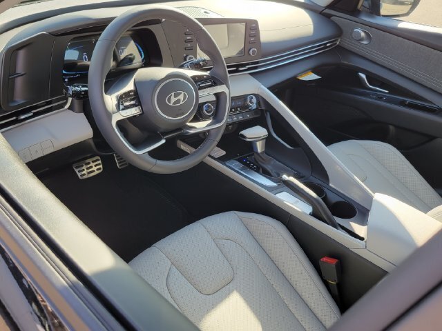 New 2026 Hyundai Elantra SEL Sport FWD image 5