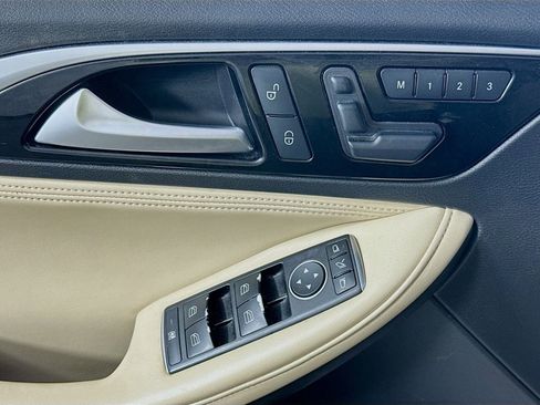 Used 2017 INFINITI QX30 image 19