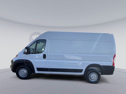 Used 2024 RAM ProMaster 2500 w/ Convenience Group FWD image 7