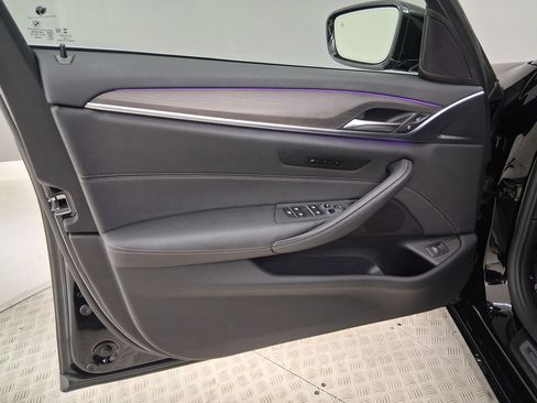 Certified 2022 BMW 540i image 24