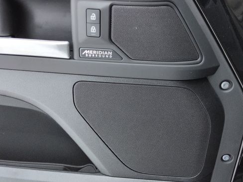 New 2026 Land Rover Defender 110 X-Dynamic SE image 32