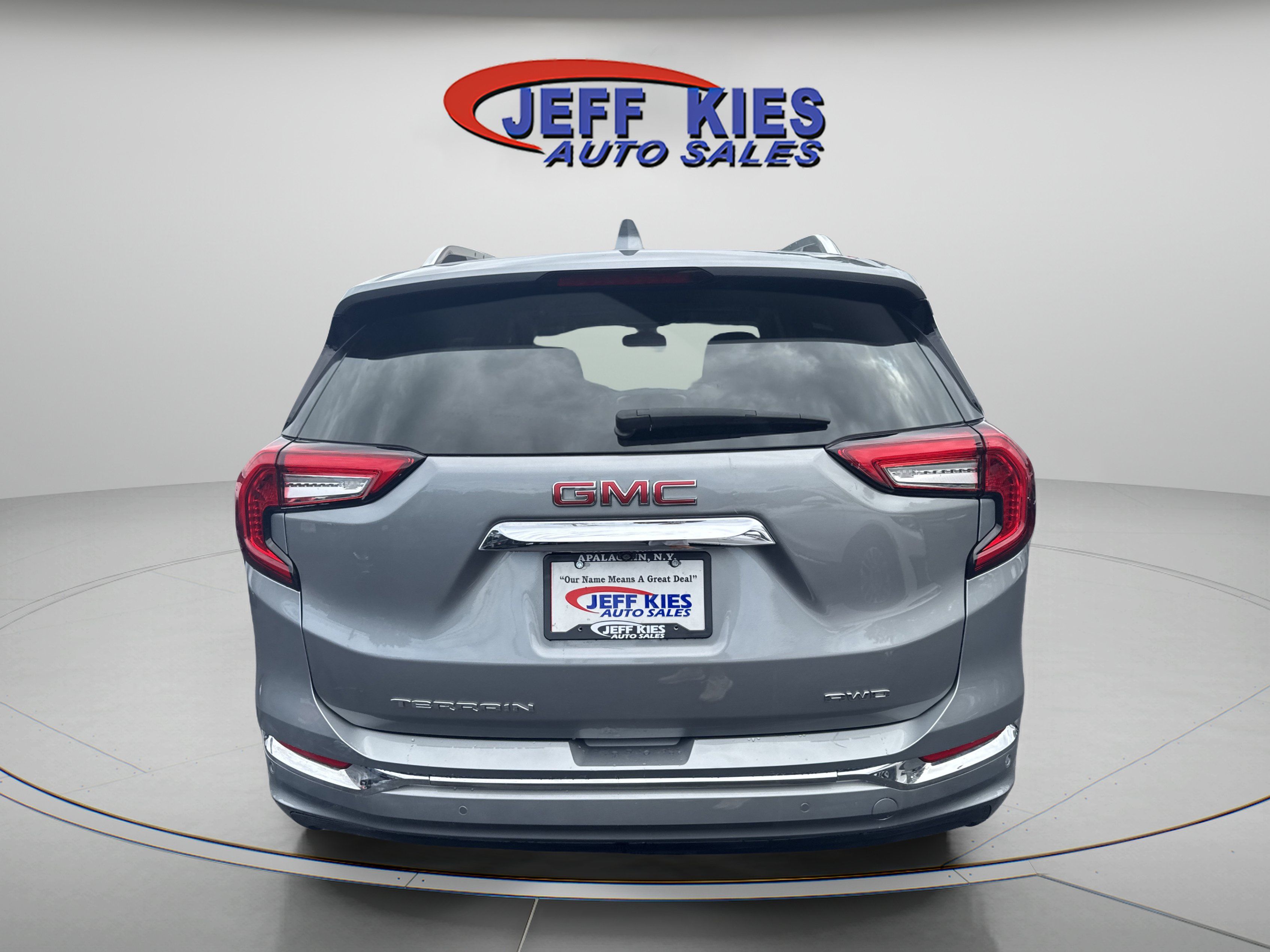 Used 2023 GMC Terrain Denali w/ Denali Premium Package AWD/4WD image 6