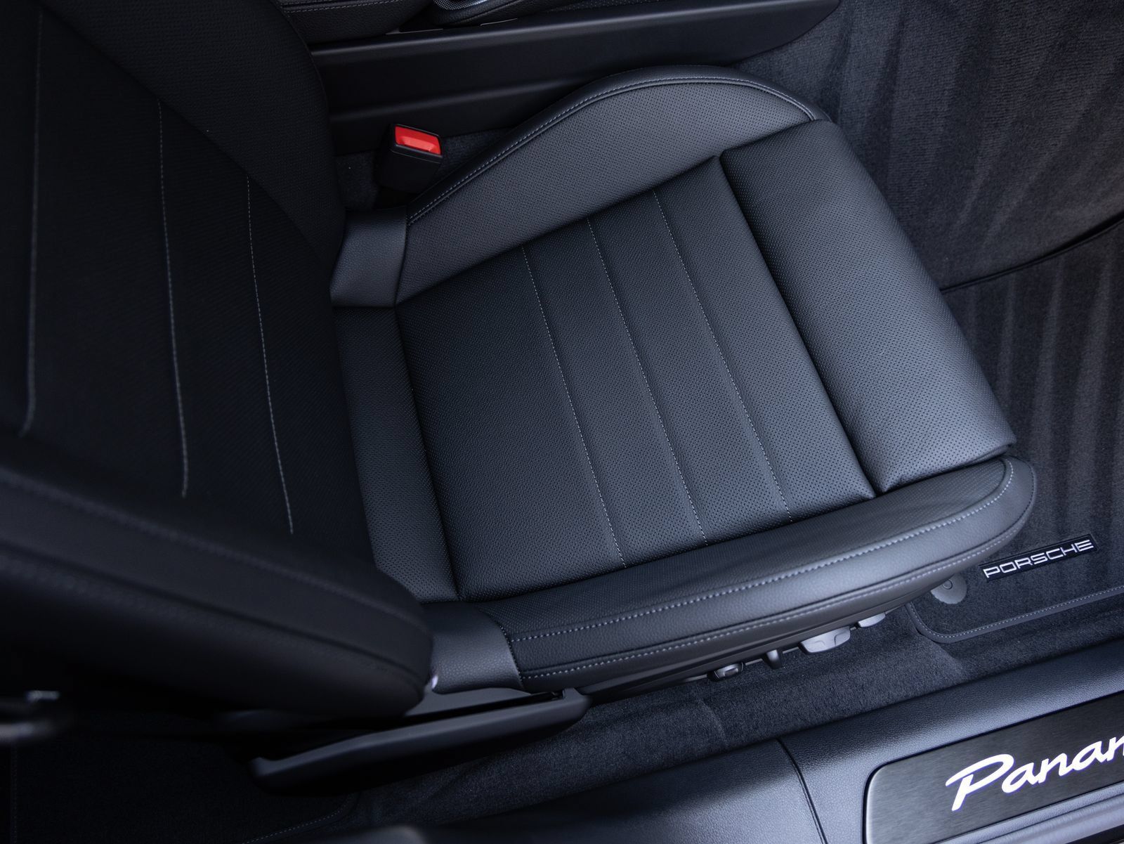Certified 2026 Porsche Panamera RWD image 33