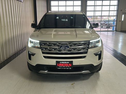 Used 2018 Ford Explorer XLT w/ Equipment Group 202A FWD image 7