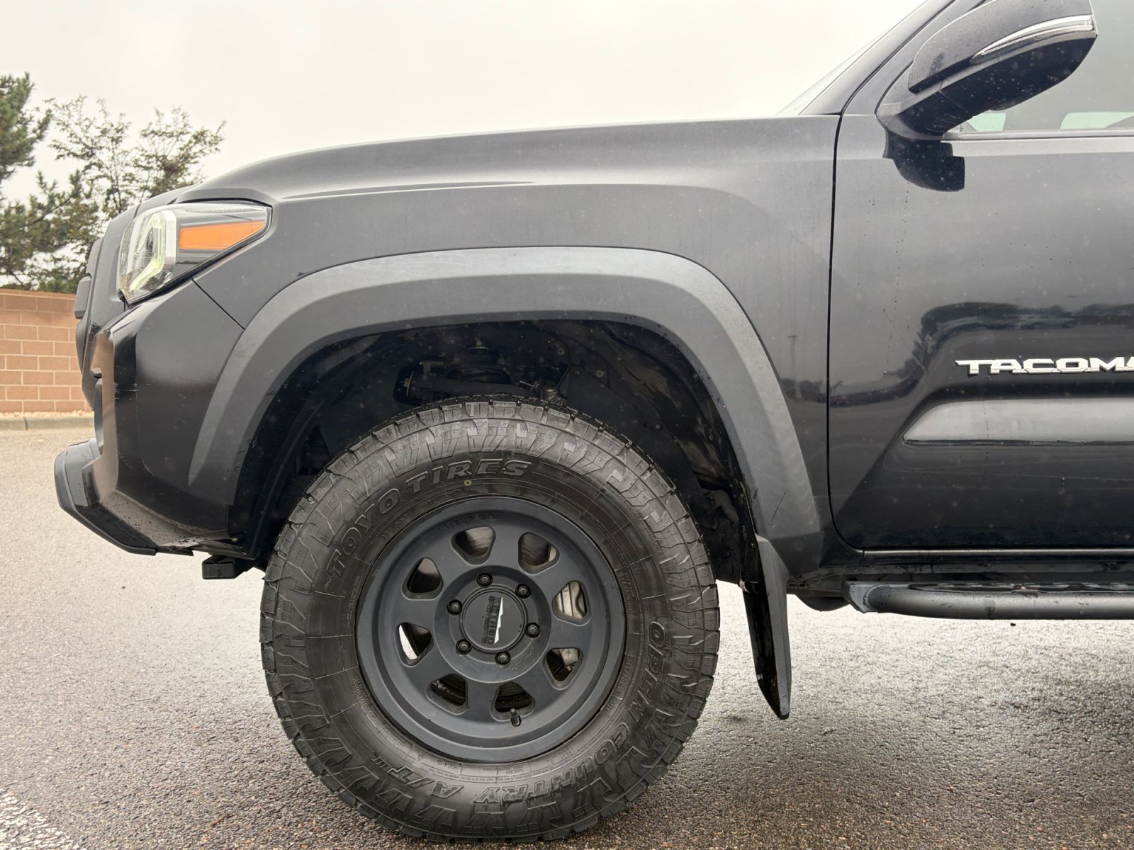Used 2022 Toyota Tacoma TRD Off-Road w/ Technology Package AWD/4WD image 11