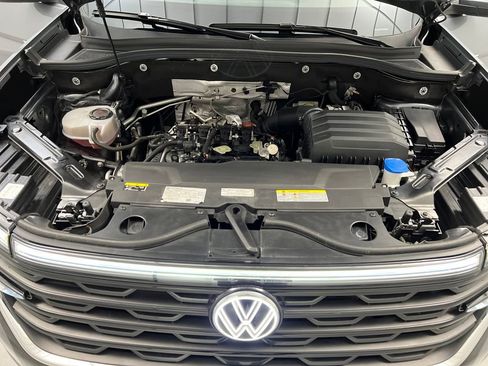 Used 2024 Volkswagen Atlas Cross Sport SE image 59