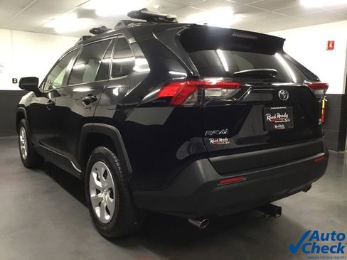 Used 2019 Toyota RAV4 LE image 8