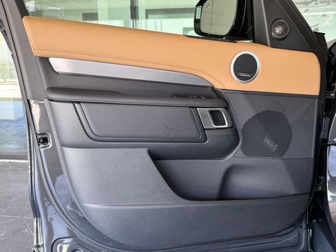 New 2026 Land Rover Discovery Limited Edition AWD/4WD image 21