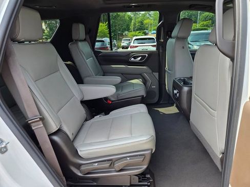 Used 2022 GMC Yukon SLT w/ SLT Premium Package AWD/4WD image 22