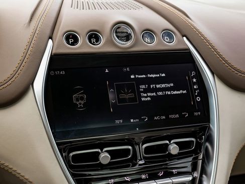 Used 2021 Aston Martin DBX image 33