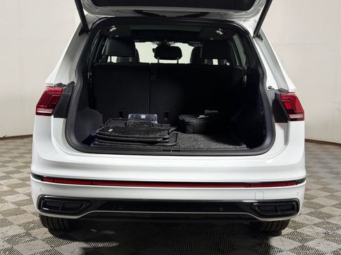 Used 2022 Volkswagen Tiguan SE R-Line AWD/4WD image 6