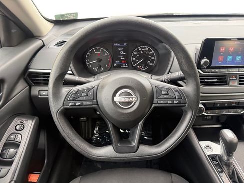 Used 2024 Nissan Altima 2.5 S FWD image 14