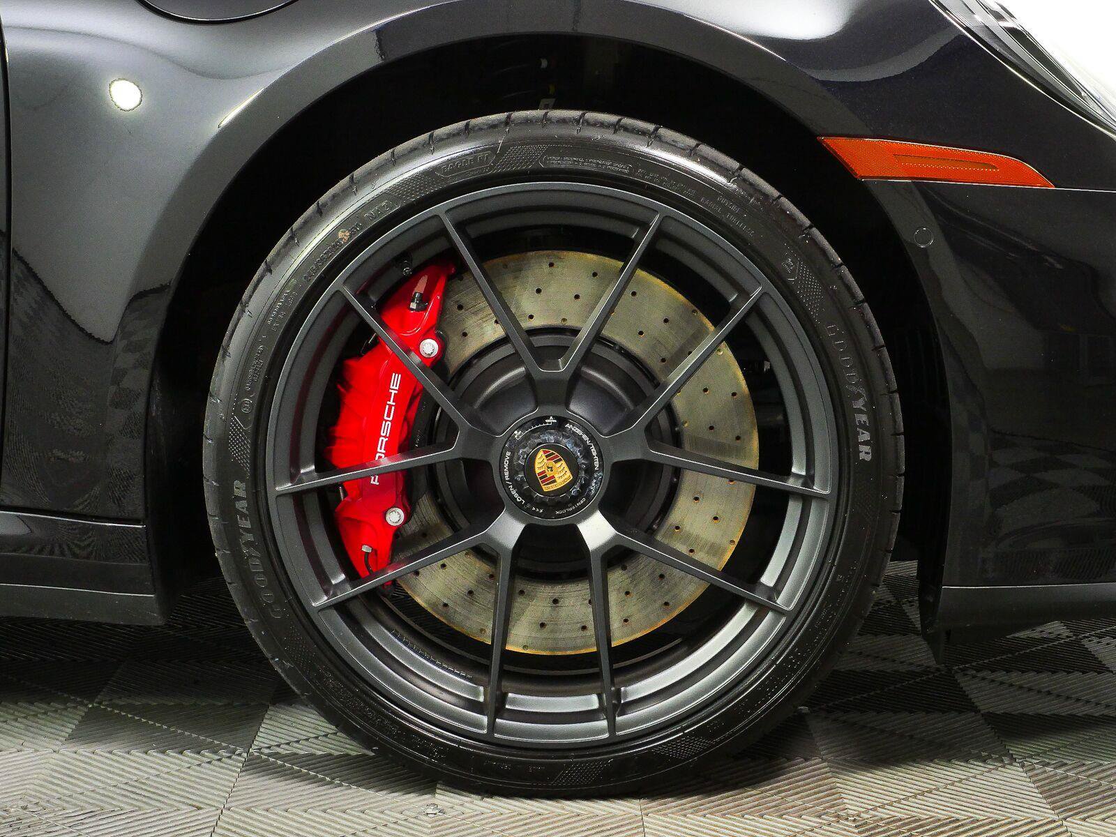 Certified 2026 Porsche 911 Targa 4 GTS AWD/4WD image 33