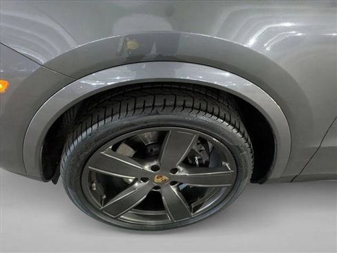 Used 2021 Porsche Cayenne Coupe image 24