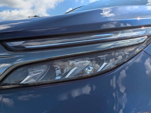 Used 2022 Chevrolet Equinox RS FWD image 32