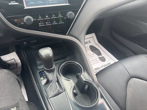 Used 2018 Toyota Camry LE image 14