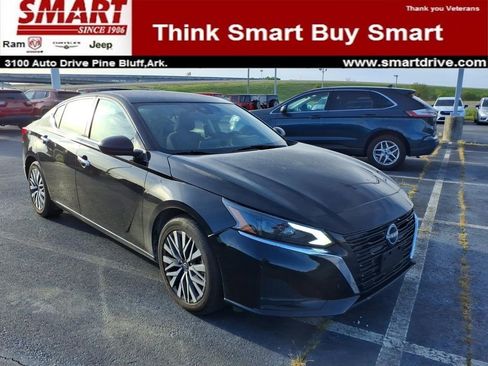 Used 2024 Nissan Altima 2.5 SV image 1