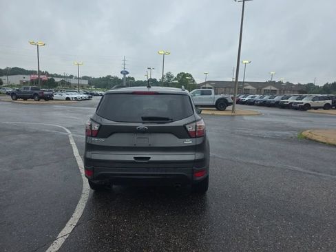 Used 2017 Ford Escape SE w/ Equipment Group 201A FWD image 4