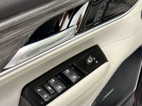 Used 2022 Jeep Wagoneer Series II w/ Premium Group I AWD/4WD image 18