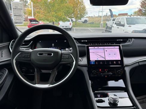 New 2025 Jeep Grand Cherokee Limited w/ Black Appearance Package image 30