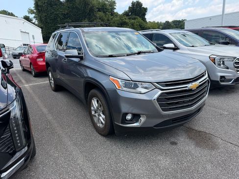 Used 2019 Chevrolet Traverse LT FWD image 2