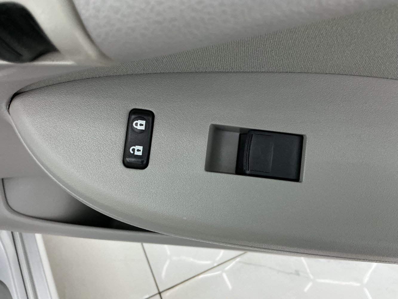 Used 2012 Toyota Corolla L FWD image 38