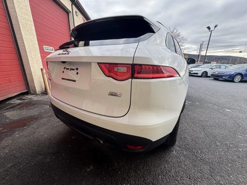 Used 2017 Jaguar F-PACE Prestige image 7
