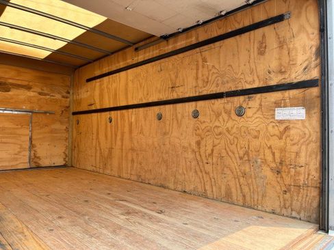 Used 2018 Chevrolet Express 3500 w/ Driver Convenience Package RWD image 16