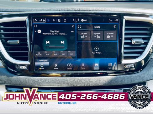 Used 2023 Chrysler Pacifica Touring-L image 26