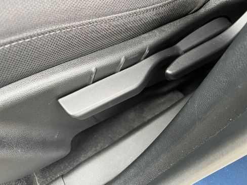 Used 2025 Chevrolet Equinox LT image 23