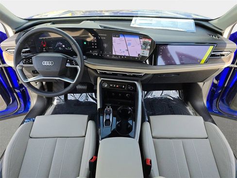 New 2025 Audi Q5 Prestige image 9