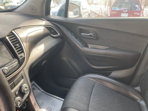 Used 2019 Chevrolet Trax LT w/ LT Convenience Package image 16