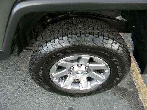 Used 2014 Toyota FJ Cruiser 4WD w/ Convenience Package image 30