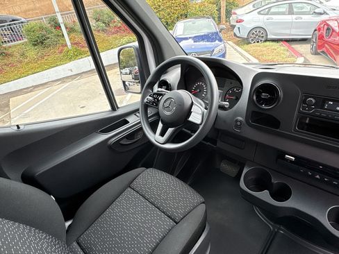Used 2023 Mercedes-Benz Sprinter 2500 image 29