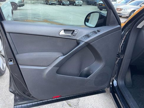 Used 2017 Volkswagen Tiguan Limited image 6