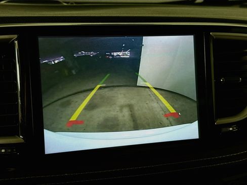 Used 2024 Chrysler Pacifica Limited FWD image 16