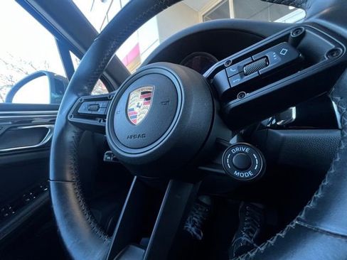 Used 2023 Porsche Macan Turbo image 17