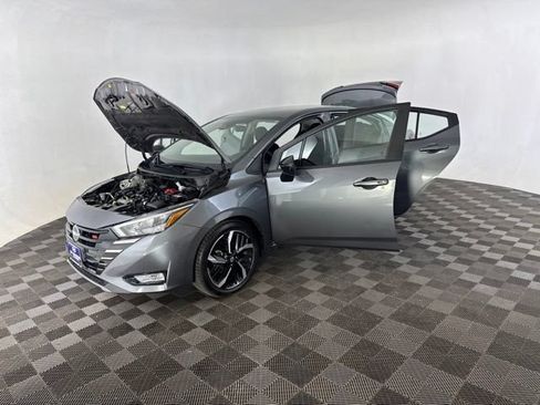 Used 2024 Nissan Versa SR FWD image 12