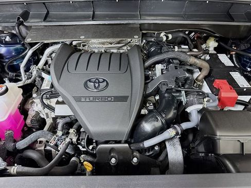 Used 2025 Toyota Highlander XLE AWD/4WD image 32